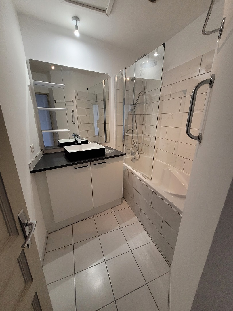 PEZ194400EJ-b32236 3-bedroom Apartment In Pezenas, France (96 M²)