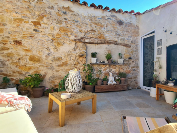 3-bedroom House In Saint Chinian, France (118 M²)