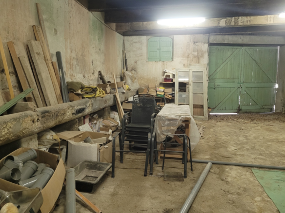 Barn In Capestang, France (110 M²)
