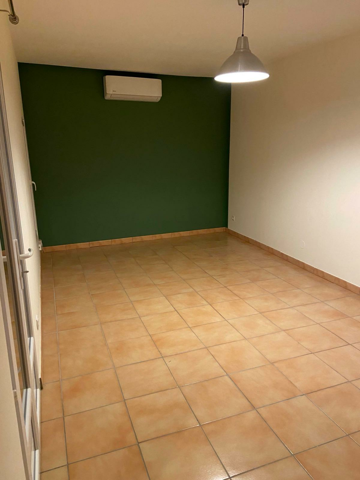 4-bedroom House In Poilhes, France (175 M²)