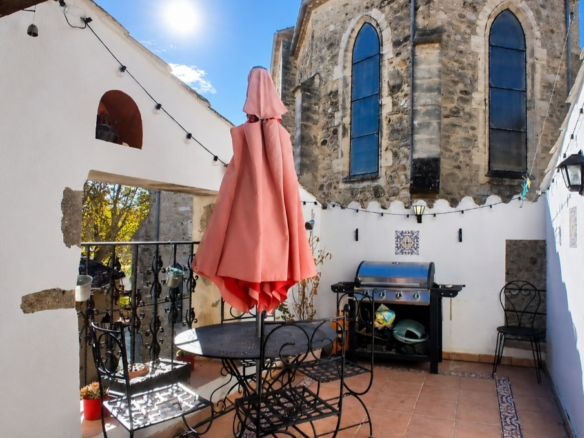 4-bedroom House In Fouzilhon, France (145 M²)