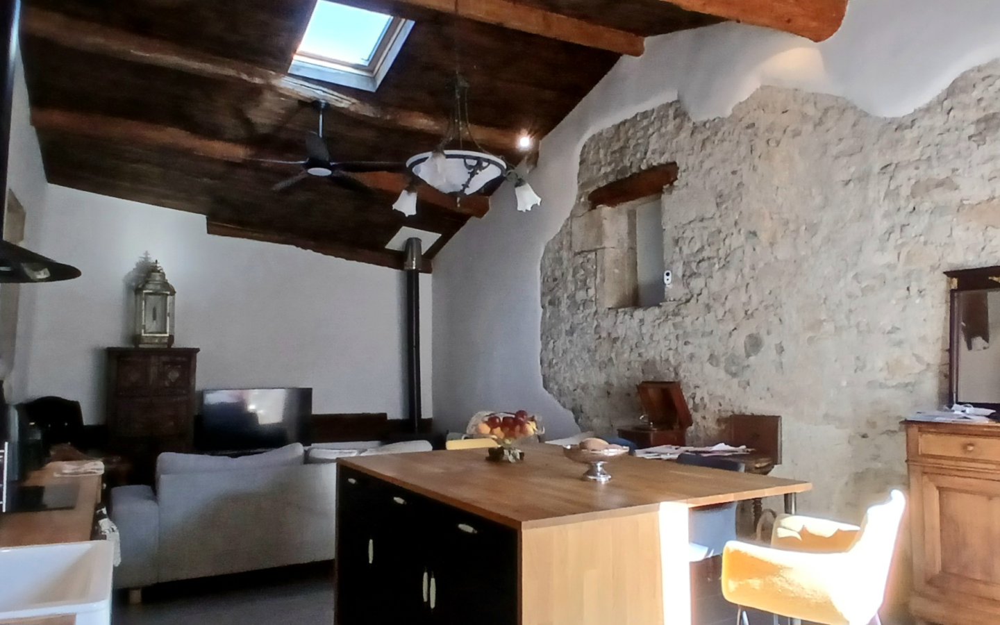 4-bedroom House In Fouzilhon, France (145 M²)
