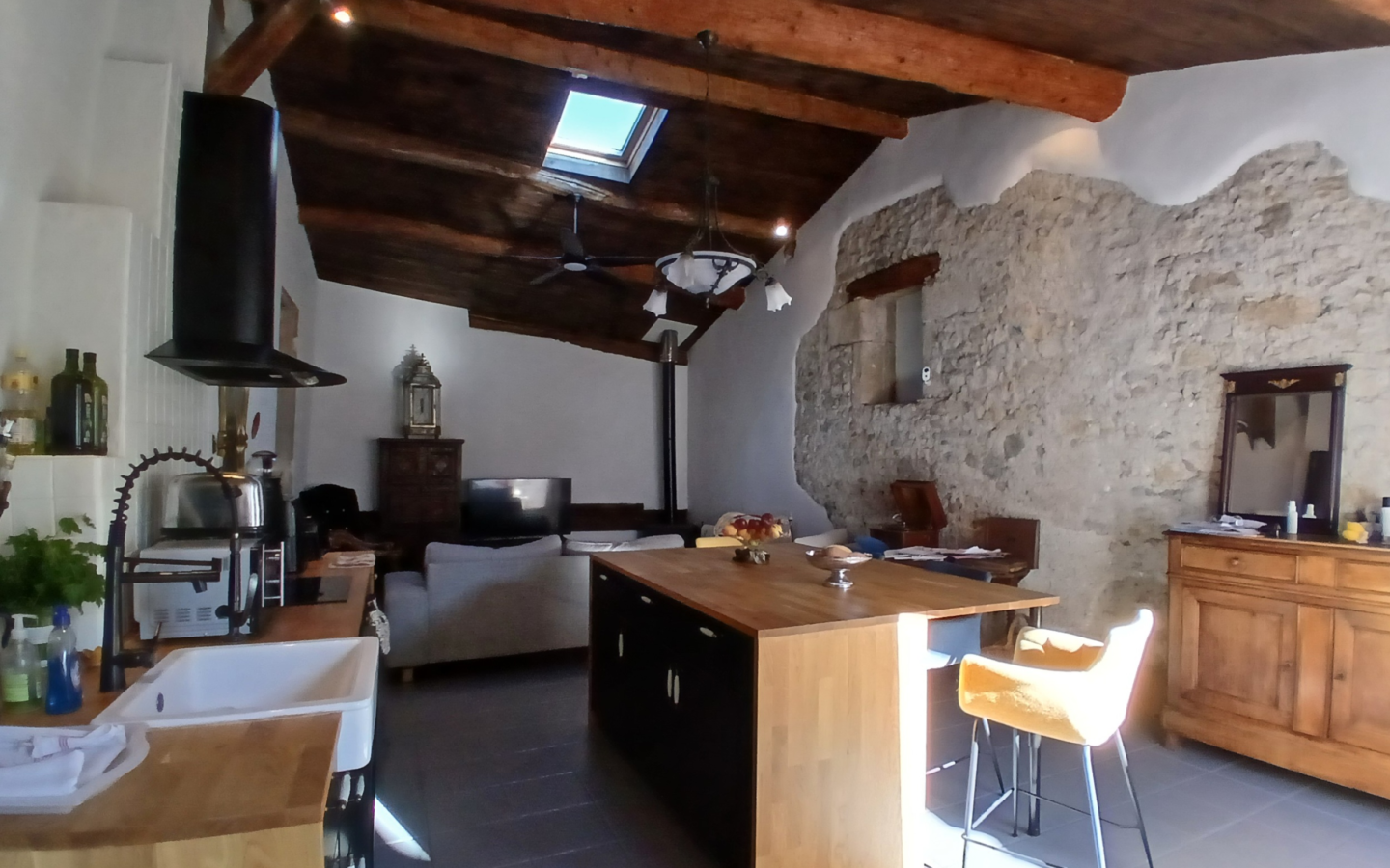 4-bedroom House In Fouzilhon, France (145 M²)