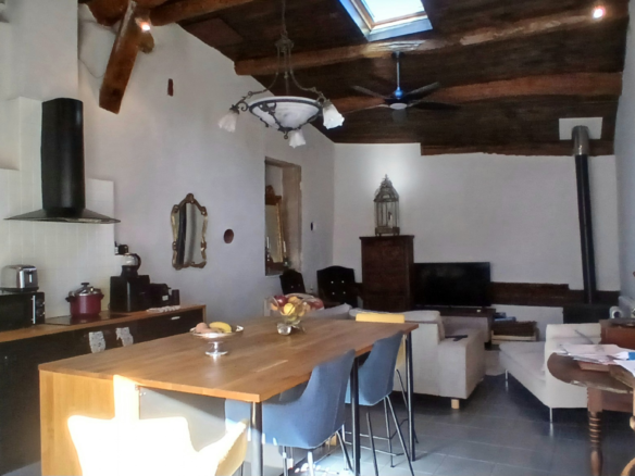 4-bedroom House In Fouzilhon, France (145 M²)