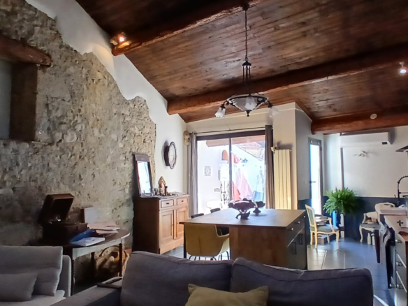4-bedroom House In Fouzilhon, France (145 M²)