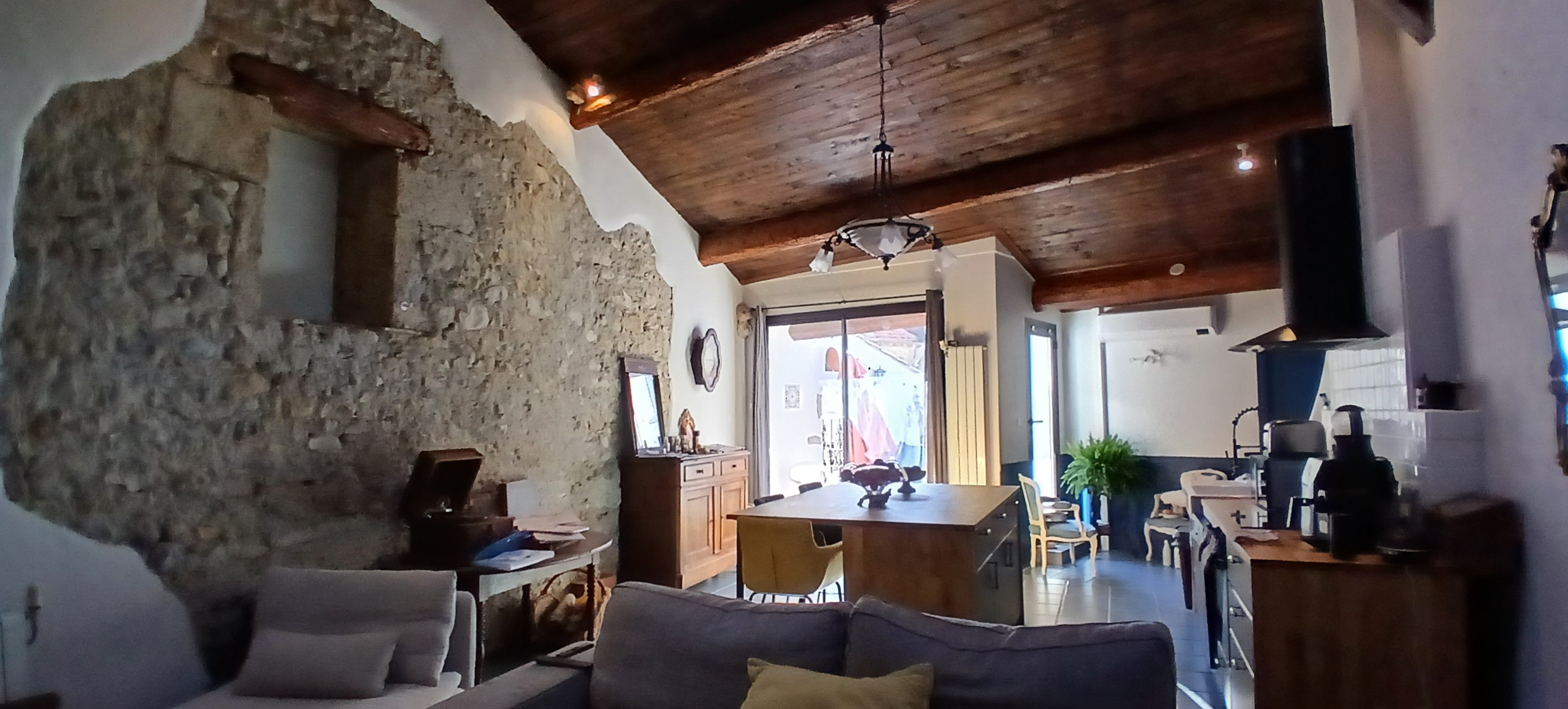 4-bedroom House In Fouzilhon, France (145 M²)