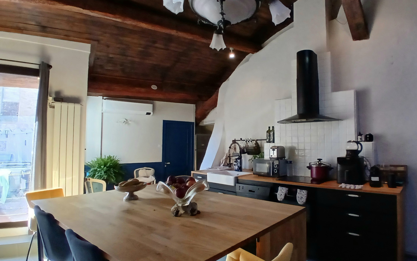 4-bedroom House In Fouzilhon, France (145 M²)