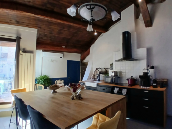 4-bedroom House In Fouzilhon, France (145 M²)