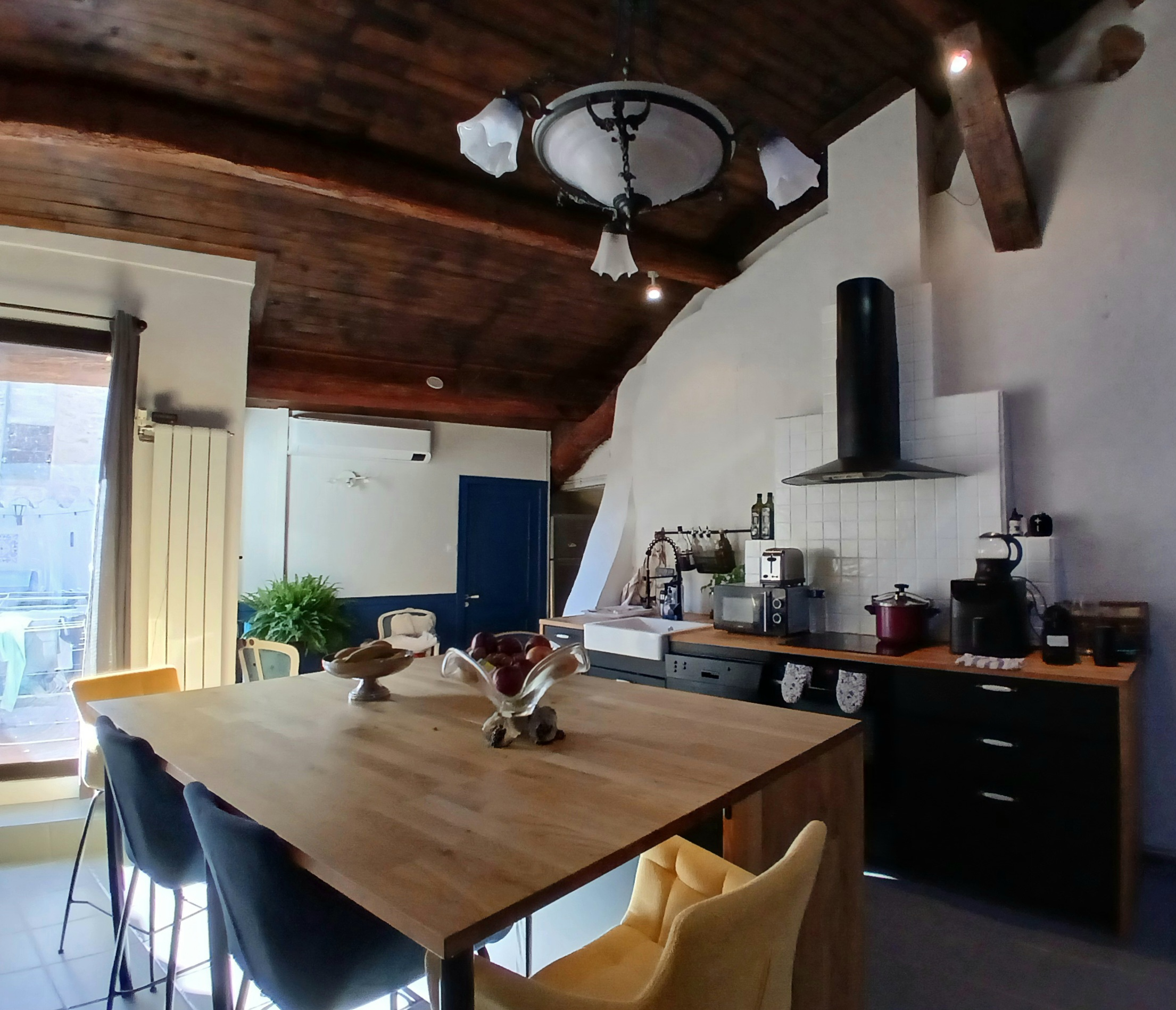 4-bedroom House In Fouzilhon, France (145 M²)