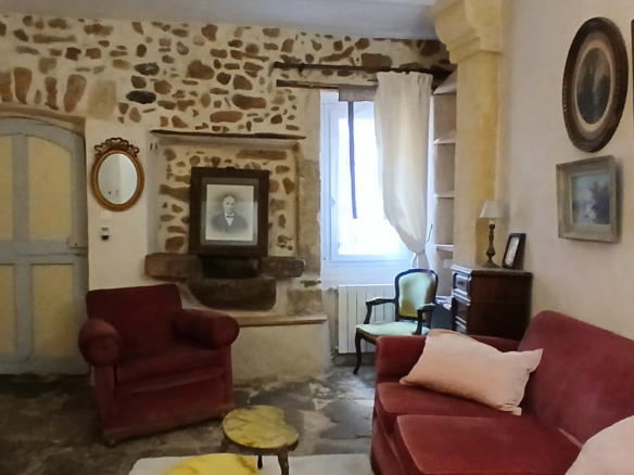 4-bedroom House In Fouzilhon, France (145 M²)