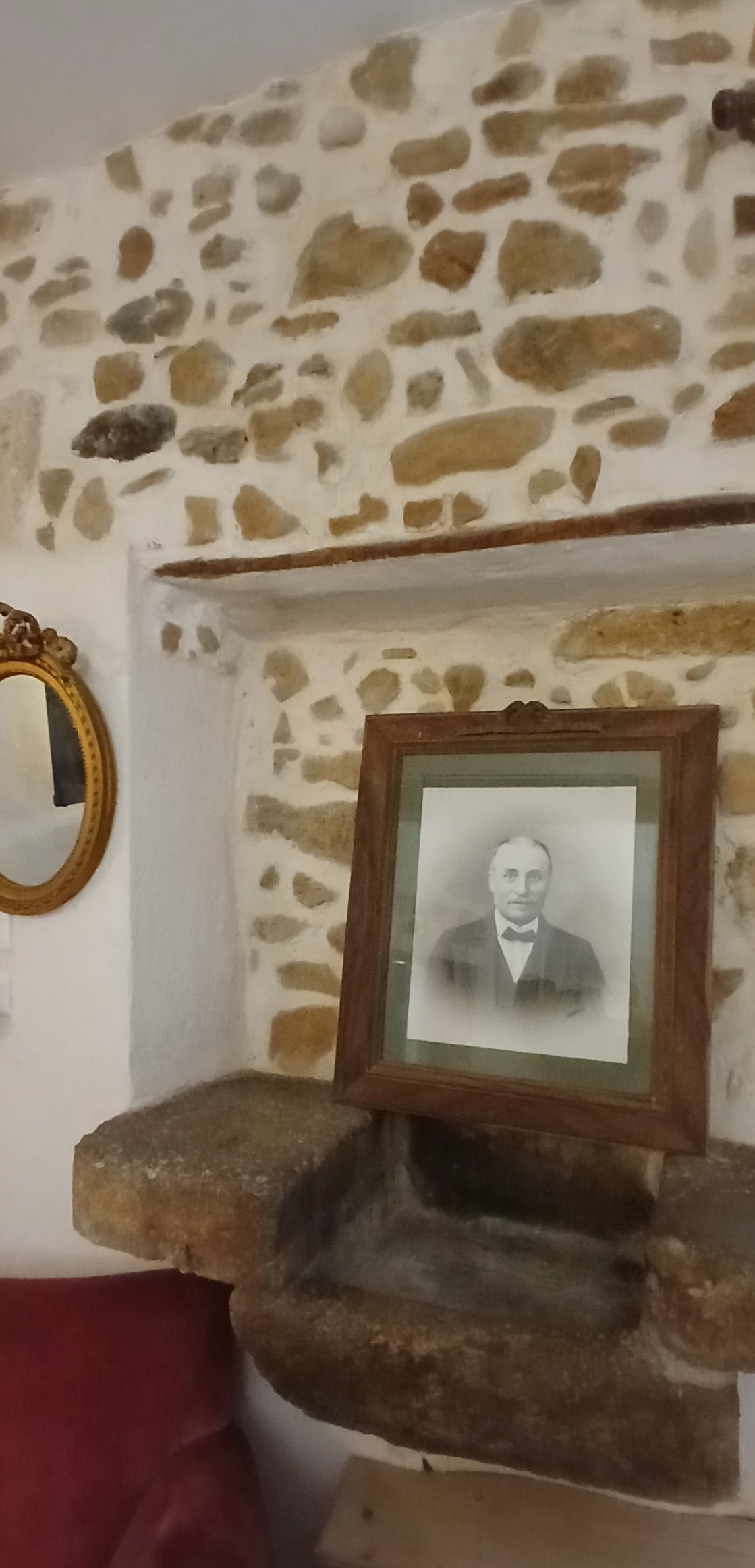 4-bedroom House In Fouzilhon, France (145 M²)