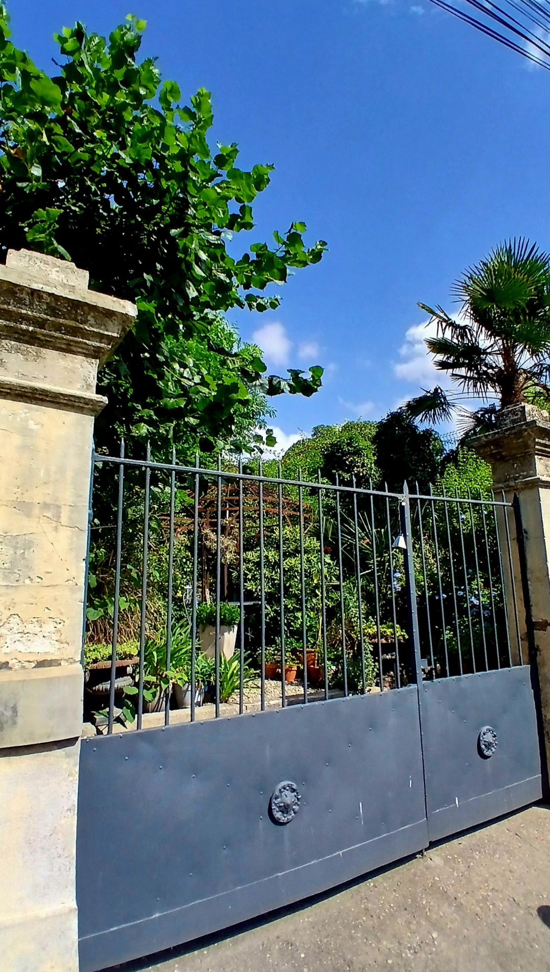 3-bedroom House In Pouzolles, France (140 M²)
