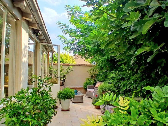 3-bedroom House In Pouzolles, France (140 M²)