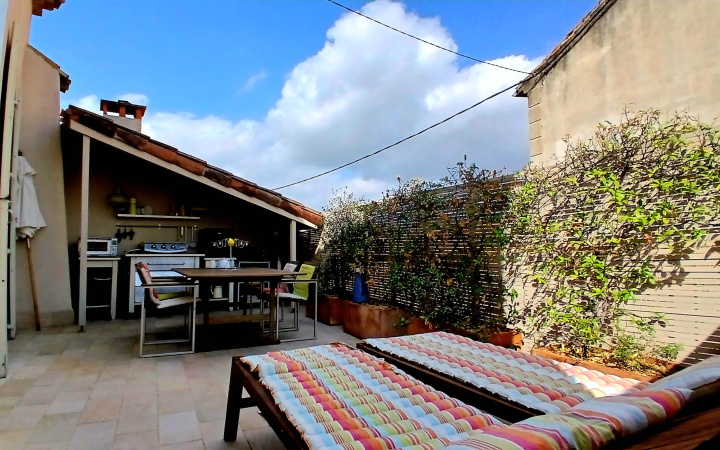3-bedroom House In Pouzolles, France (140 M²)