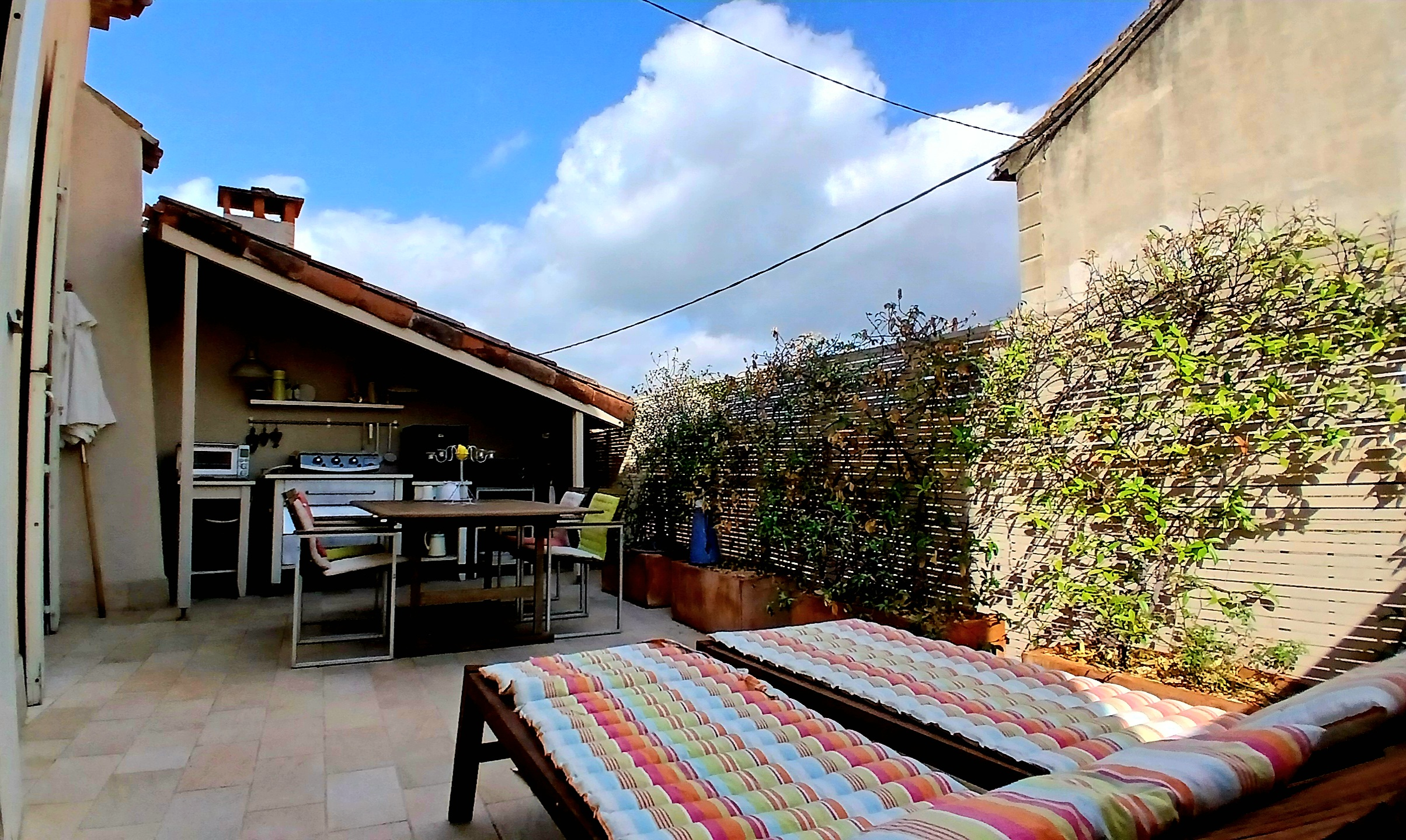 3-bedroom House In Pouzolles, France (140 M²)