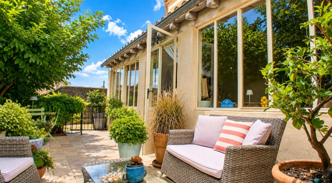 3-bedroom House In Pouzolles, France (140 M²)