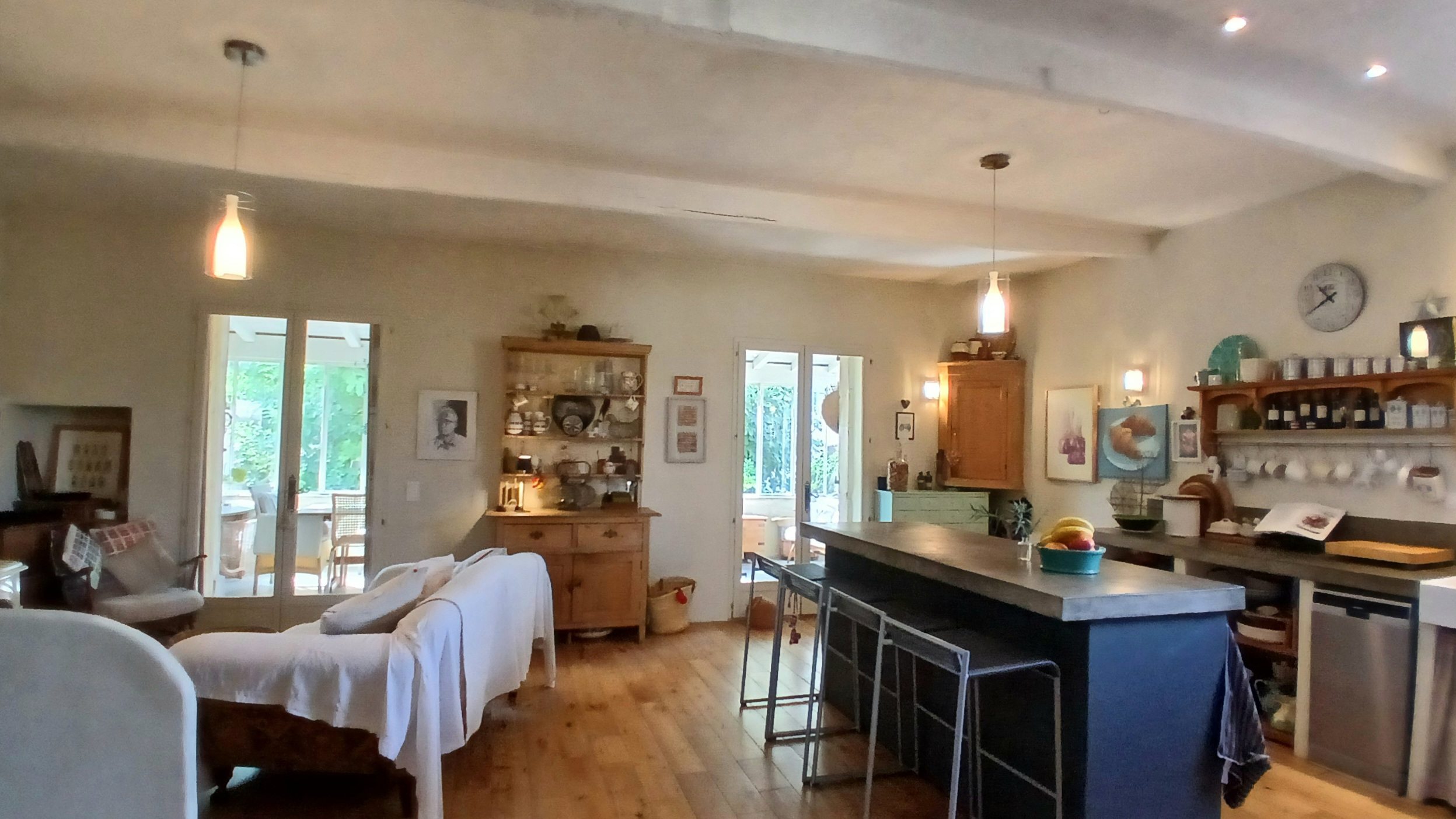 3-bedroom House In Pouzolles, France (140 M²)