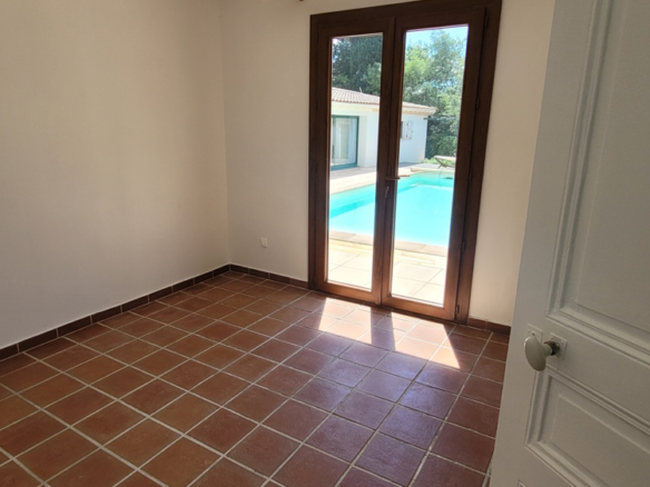 3-bedroom Detached House In Saint Chinian, France (120 M²)