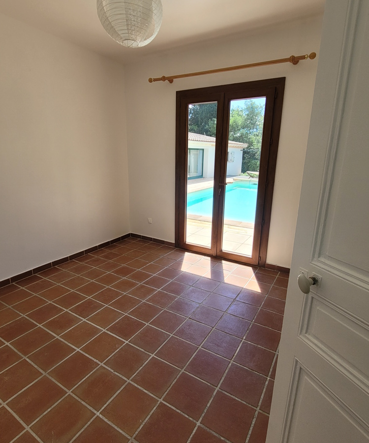 3-bedroom Detached House In Saint Chinian, France (120 M²)