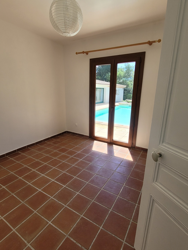 3-bedroom Detached House In Saint Chinian, France (120 M²)