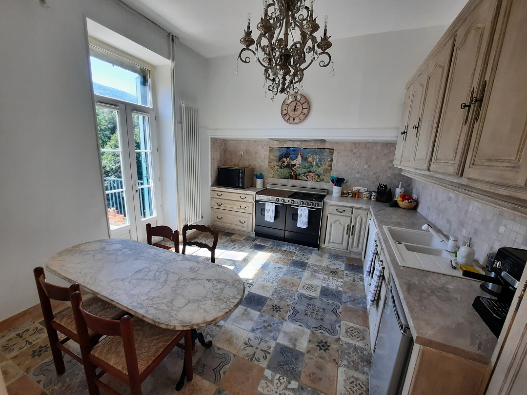 5-bedroom Detached House In Olargues, France (202 M²)
