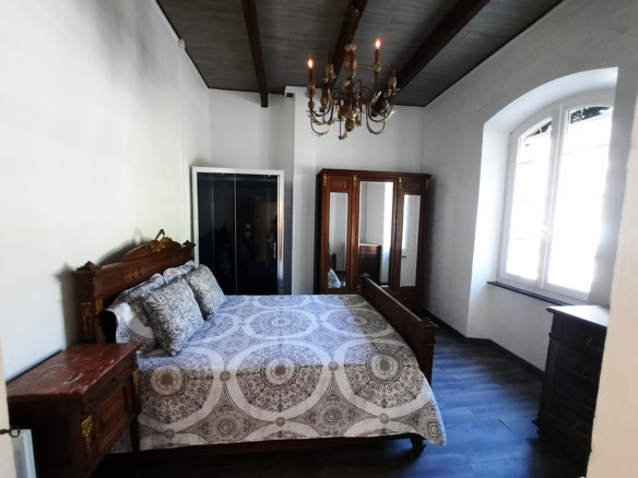5-bedroom Detached House In Olargues, France (202 M²)