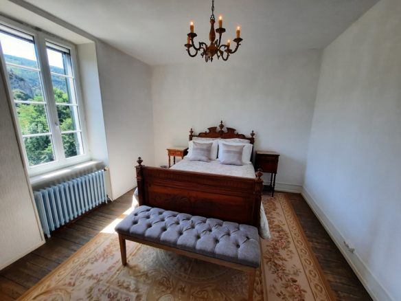 5-bedroom Detached House In Olargues, France (202 M²)