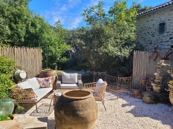 8-bedroom House In Olargues, France (270 M²)
