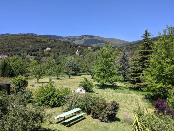 8-bedroom House In Olargues, France (270 M²)