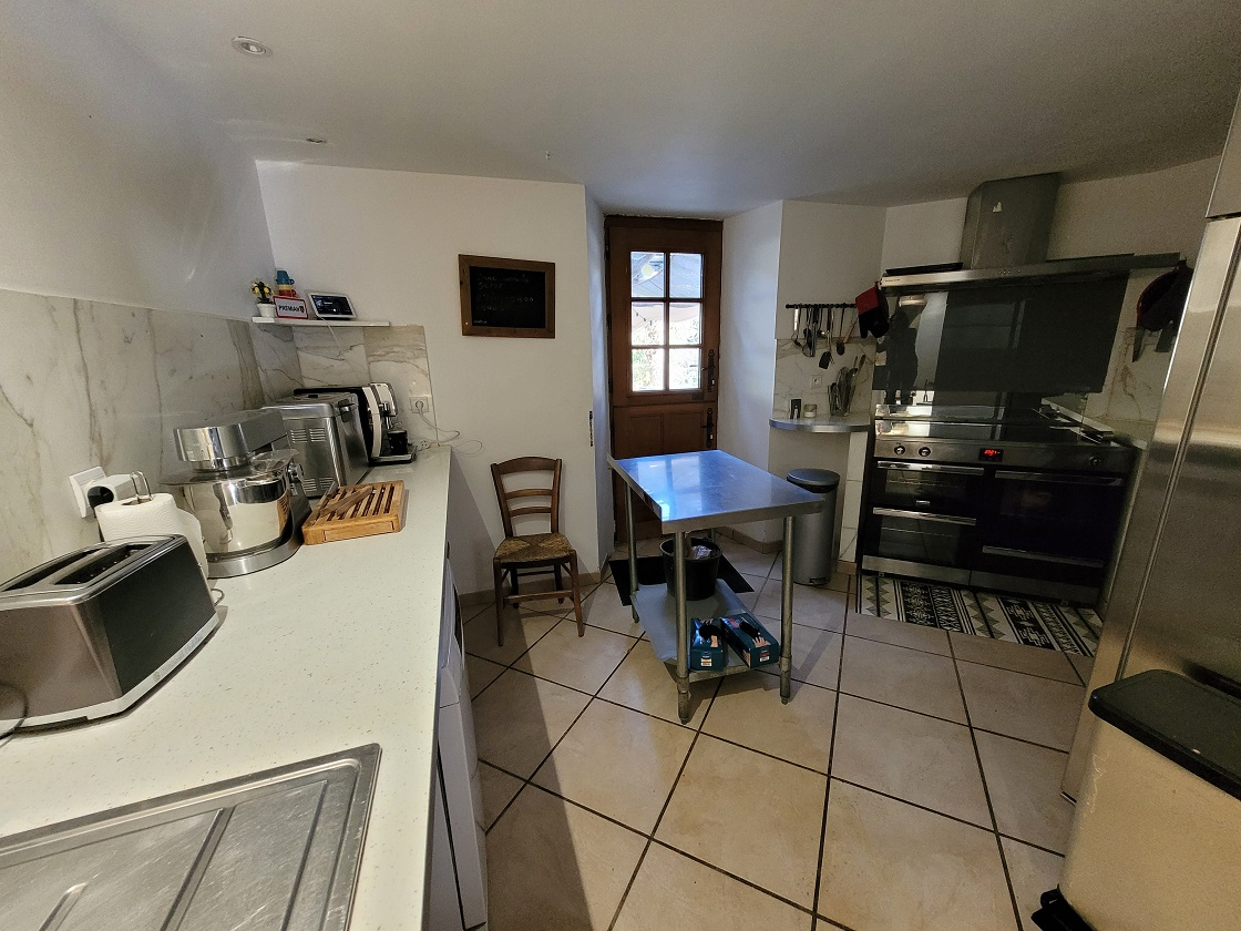 8-bedroom House In Olargues, France (270 M²)