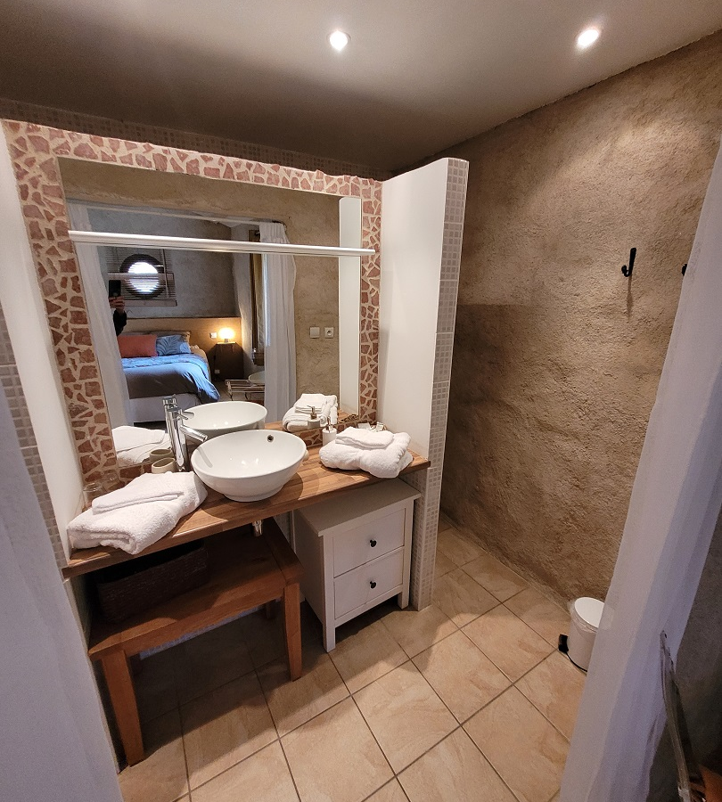 8-bedroom House In Olargues, France (270 M²)