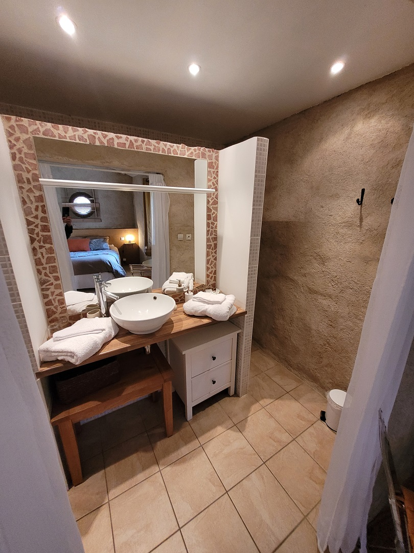 8-bedroom House In Olargues, France (270 M²)