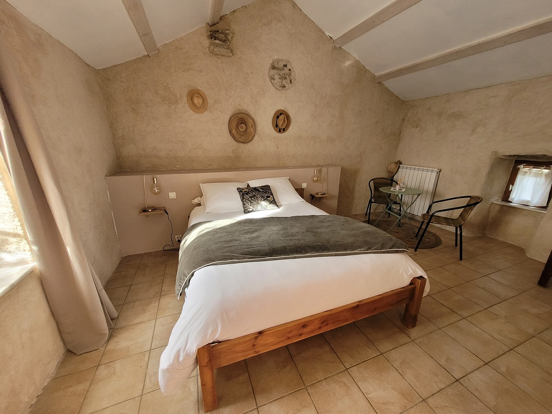 8-bedroom House In Olargues, France (270 M²)