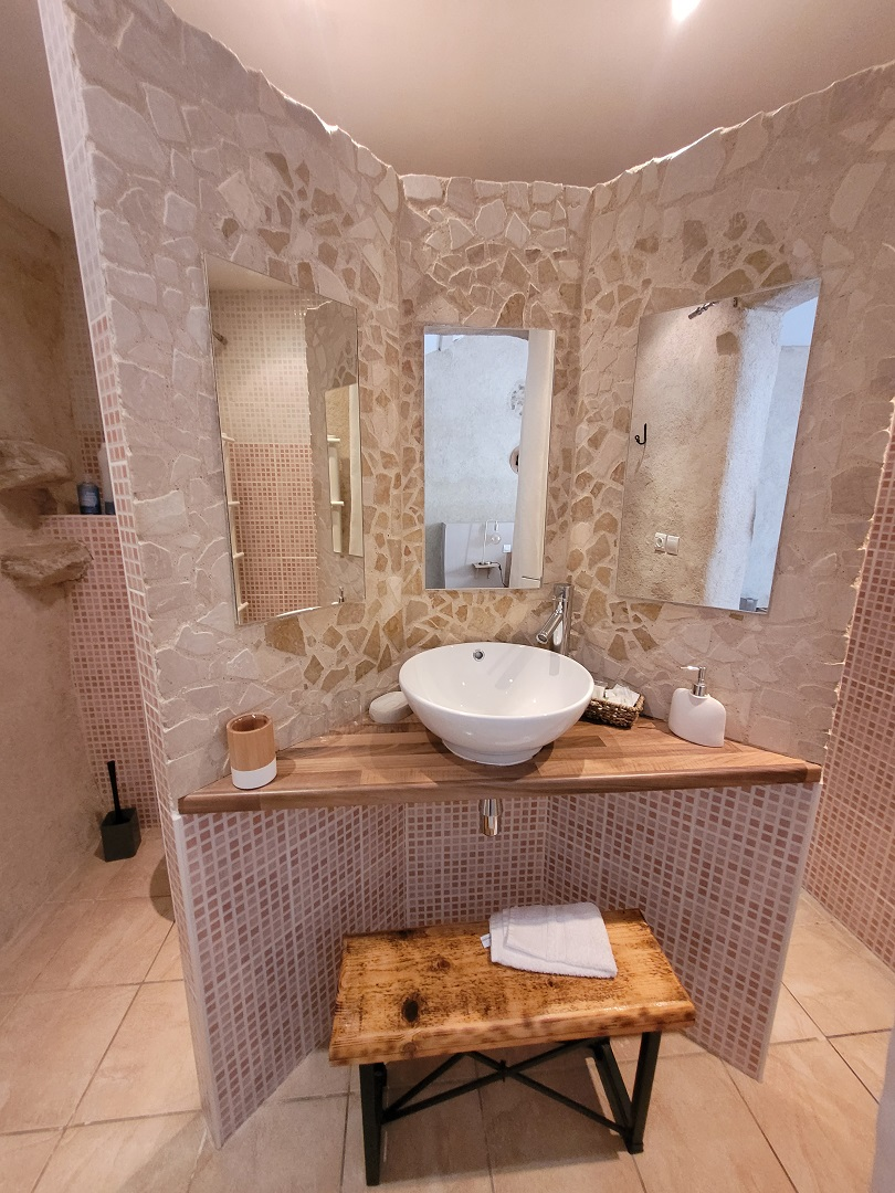 8-bedroom House In Olargues, France (270 M²)