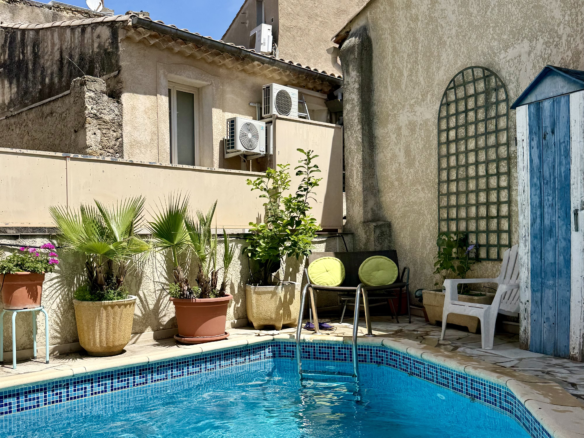 3-bedroom House In Puissalicon, France (120 M²)