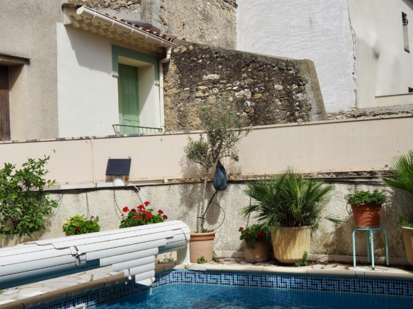 3-bedroom House In Puissalicon, France (120 M²)