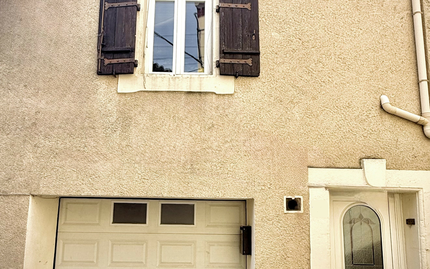 3-bedroom House In Puissalicon, France (120 M²)