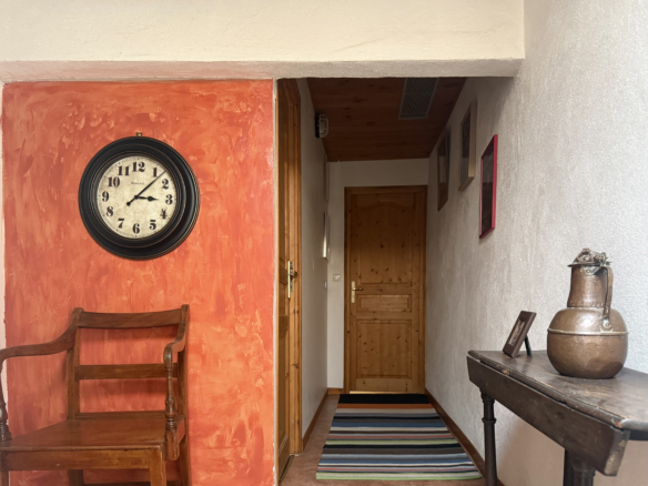 3-bedroom House In Puissalicon, France (120 M²)