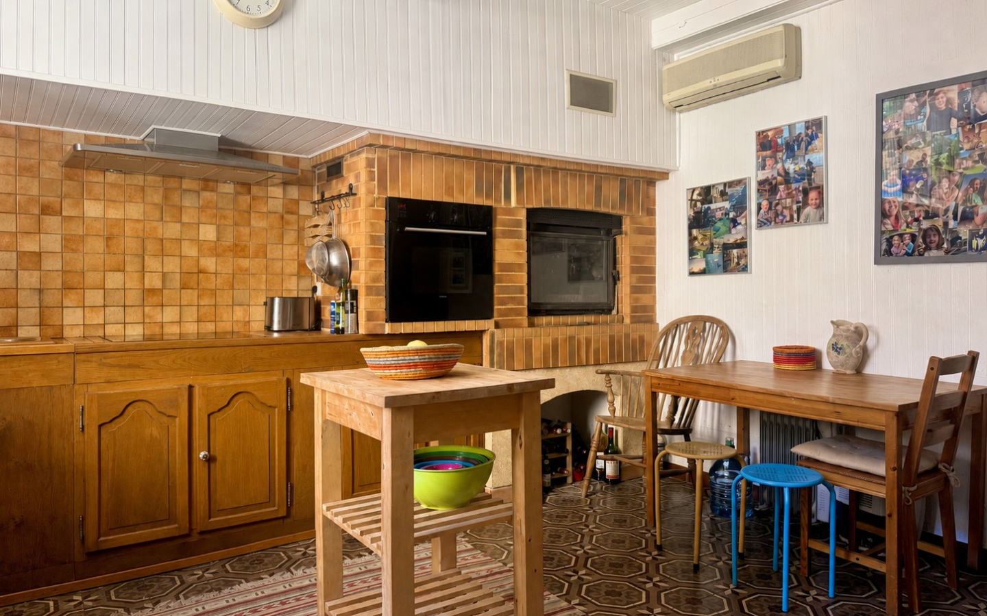 3-bedroom House In Puissalicon, France (120 M²)