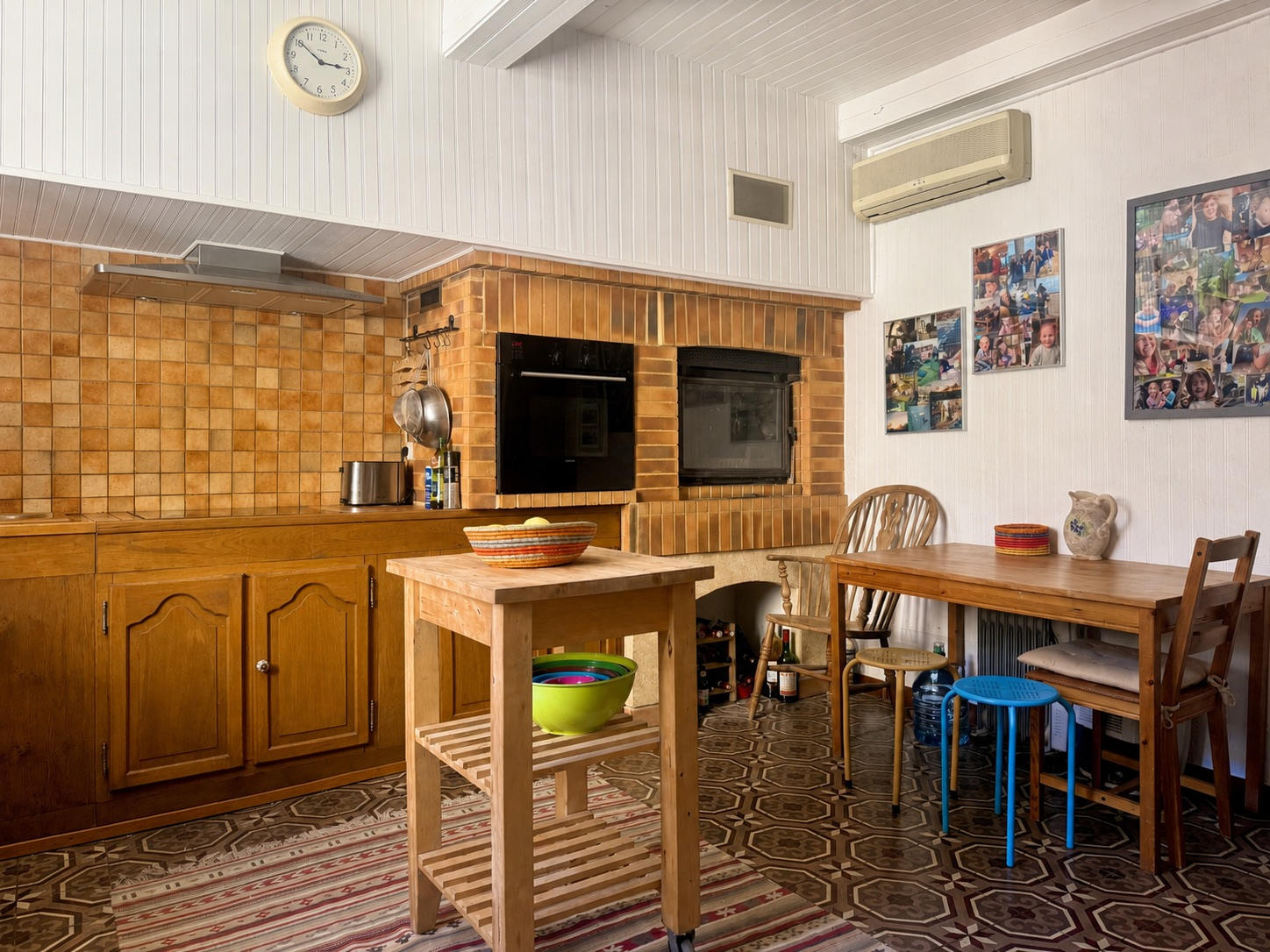 3-bedroom House In Puissalicon, France (120 M²)