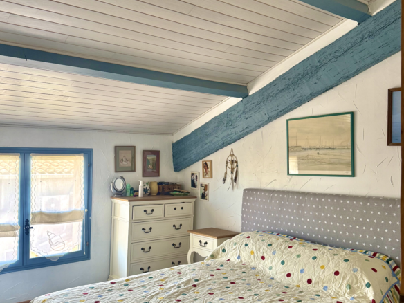 3-bedroom House In Puissalicon, France (120 M²)