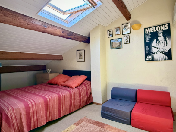 3-bedroom House In Puissalicon, France (120 M²)