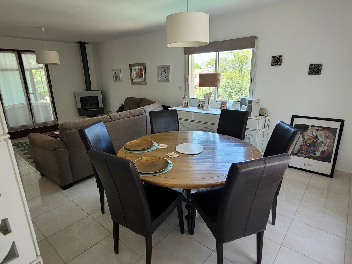 5-bedroom Detached House In Puissalicon, France (163 M²)