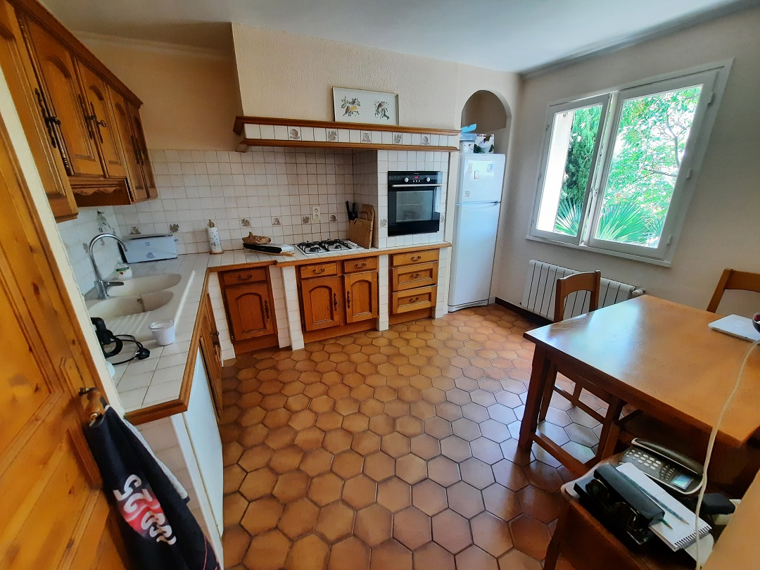 5-bedroom Detached House In Puimisson, France (148 M²)