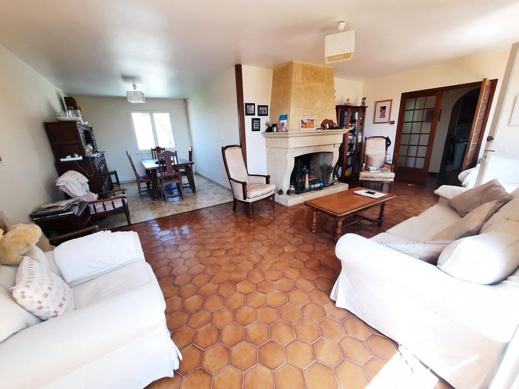 5-bedroom Detached House In Puimisson, France (148 M²)