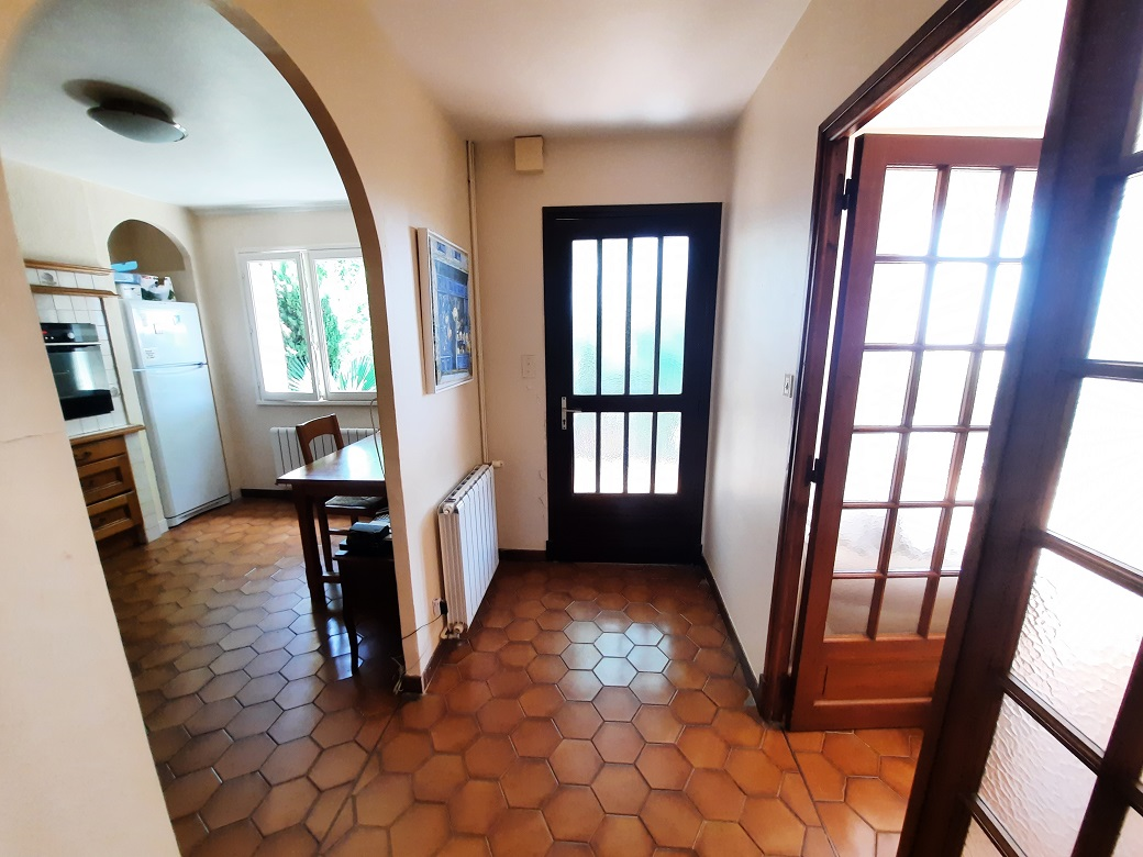 5-bedroom Detached House In Puimisson, France (148 M²)
