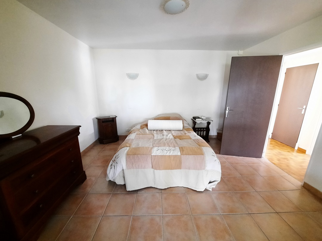 5-bedroom Detached House In Puimisson, France (148 M²)