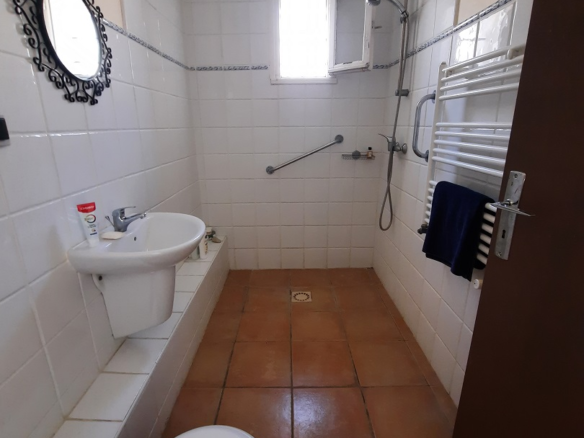 5-bedroom Detached House In Puimisson, France (148 M²)