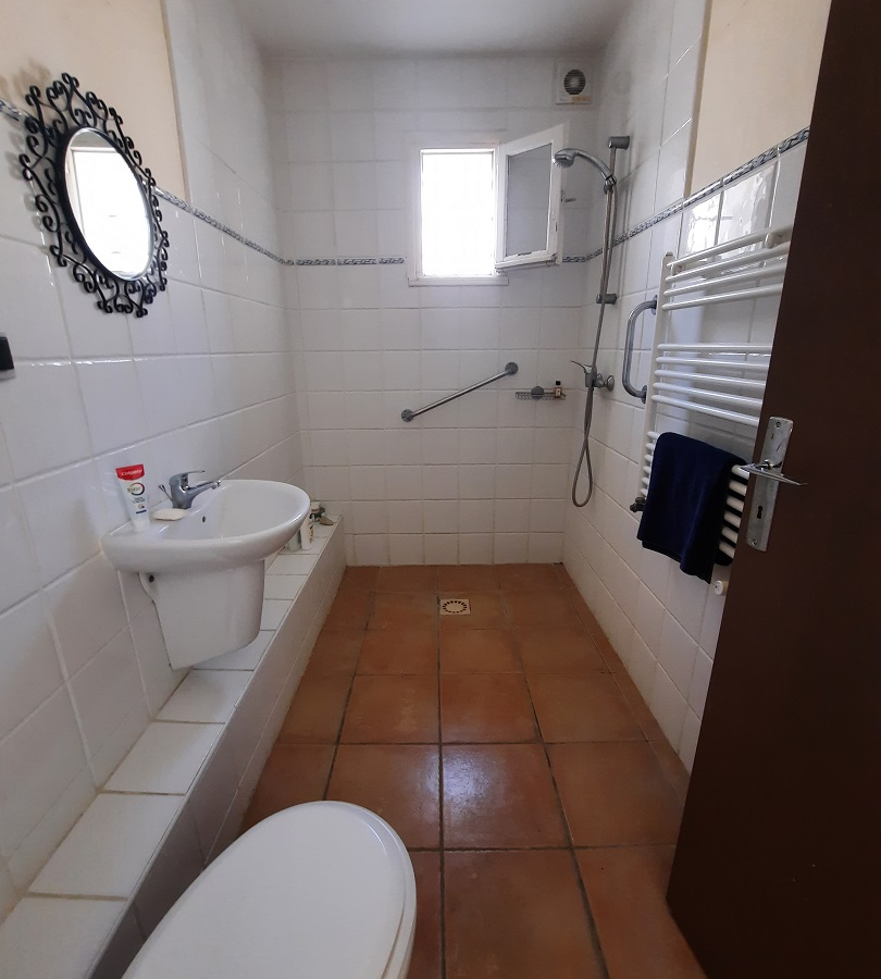 5-bedroom Detached House In Puimisson, France (148 M²)