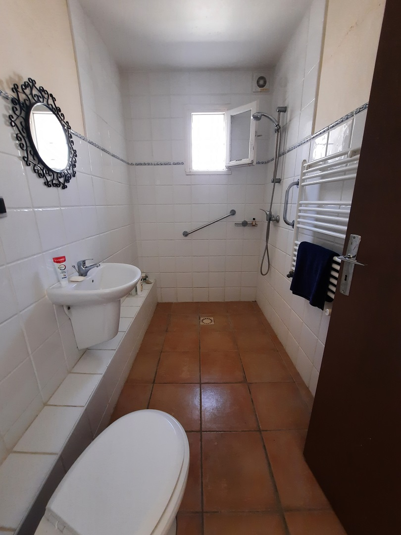 5-bedroom Detached House In Puimisson, France (148 M²)